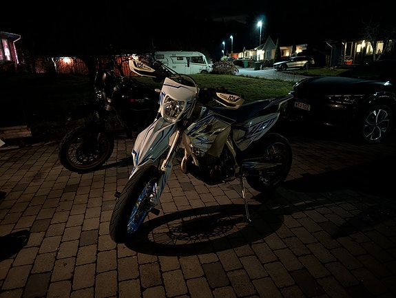 Husqvarna FE 450 Supermoto 3 of 3