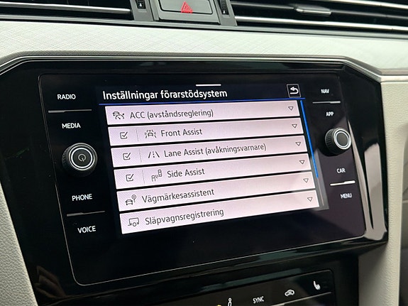 Volkswagen Passat 21 of 30