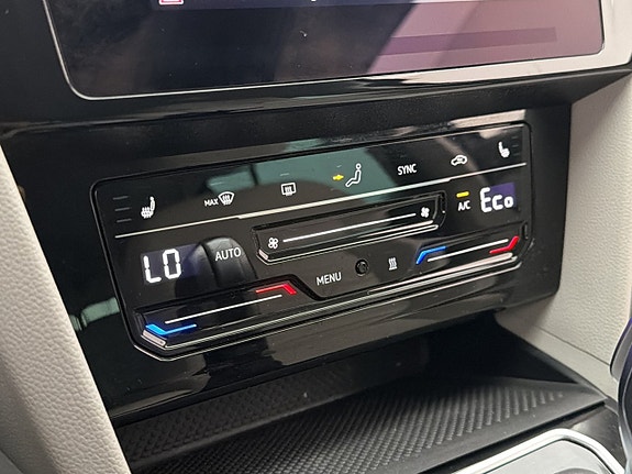 Volkswagen Passat 23 of 30