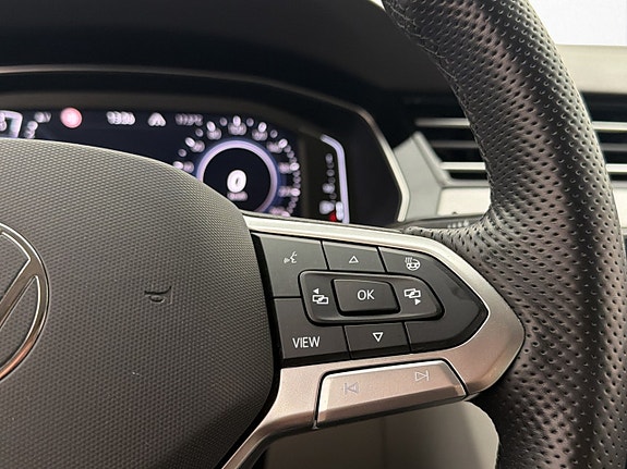 Volkswagen Passat 17 of 30