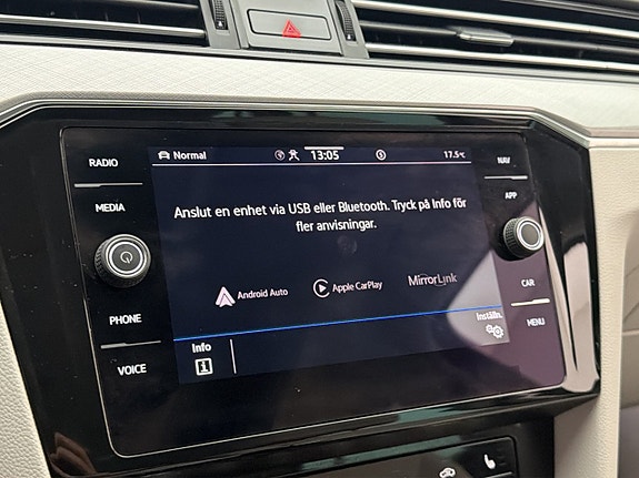 Volkswagen Passat 22 of 30