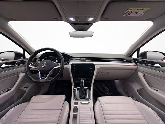 Volkswagen Passat 14 of 30