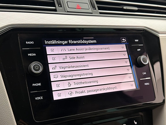 Volkswagen Passat 20 of 30