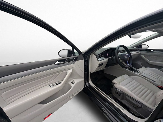 Volkswagen Passat 8 of 30