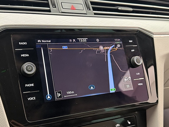 Volkswagen Passat 19 of 30