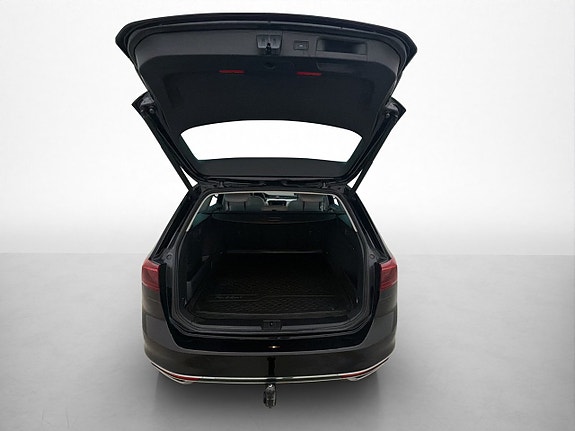 Volkswagen Passat 28 of 30