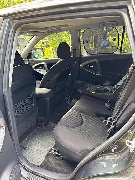 Toyota RAV4 7 of 10