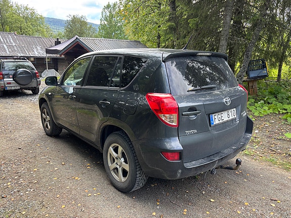 Toyota RAV4 6 of 10