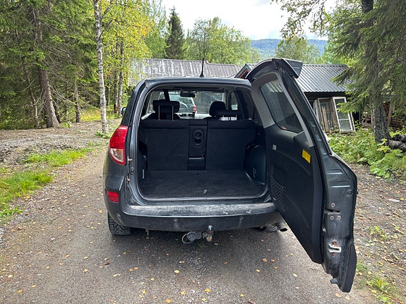 Toyota RAV4 8 of 10