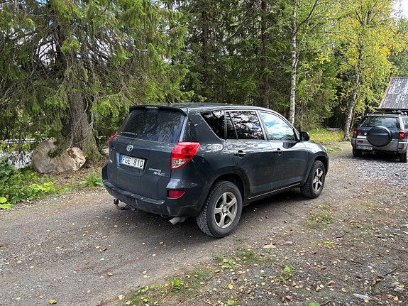 Toyota RAV4 5 of 10
