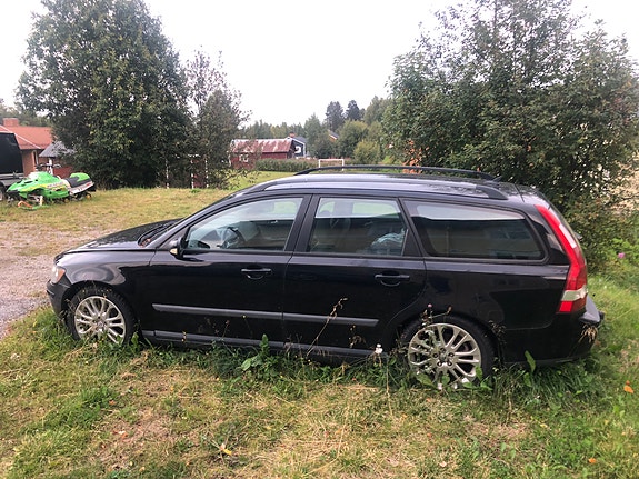 Volvo V50 2 of 5