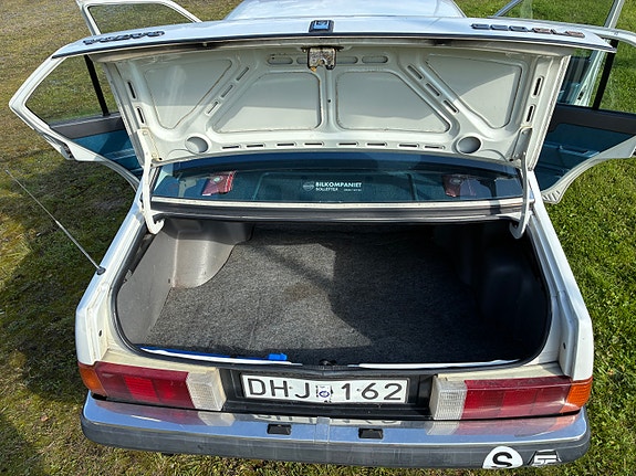 Volvo 360 10 of 13