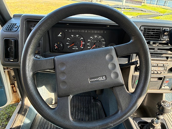 Volvo 360 6 of 13