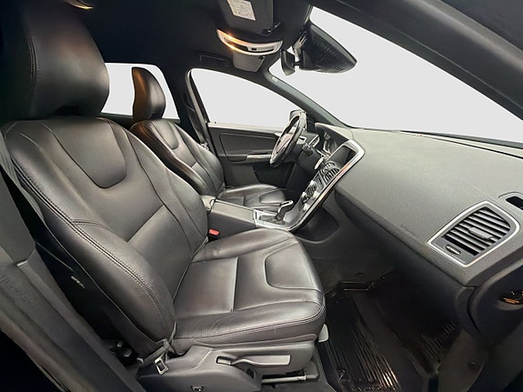 Volvo XC60 16 of 30