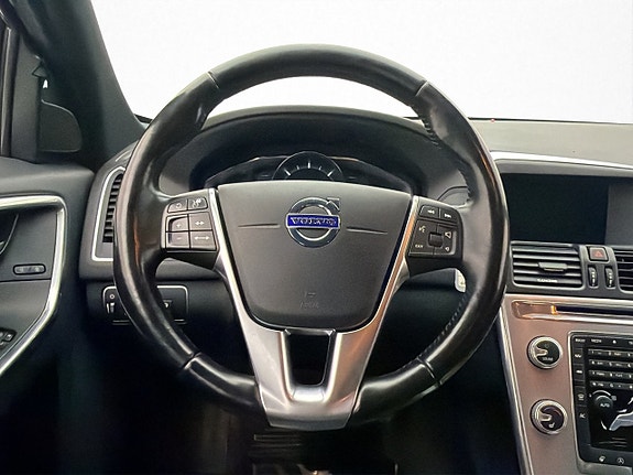 Volvo XC60 14 of 30