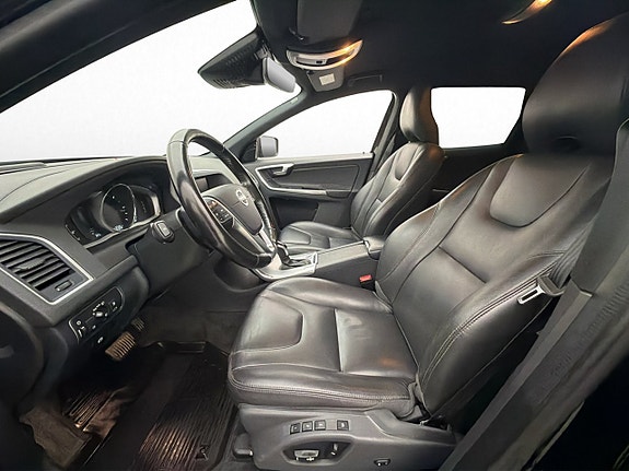 Volvo XC60 13 of 30