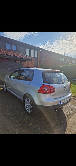 Volkswagen Golf V 2 of 6