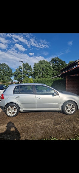Volkswagen Golf V 3 of 6