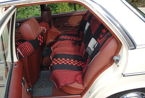 Mercedes-Benz 200 9 of 11
