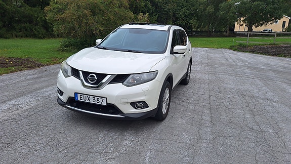 Nissan X-Trail 2 of 4