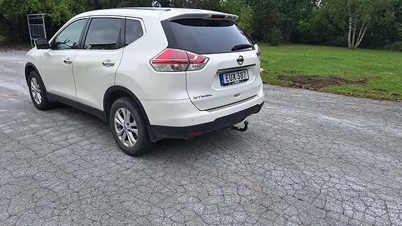 Nissan X-Trail 3 of 4
