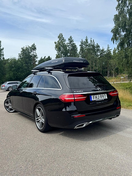 Mercedes-Benz E220 4 of 4