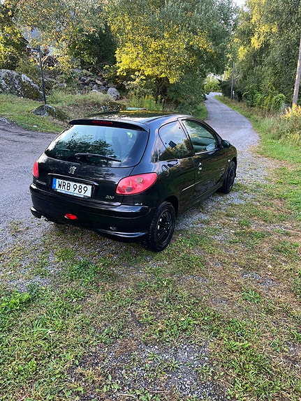 Peugeot 206 2 of 4