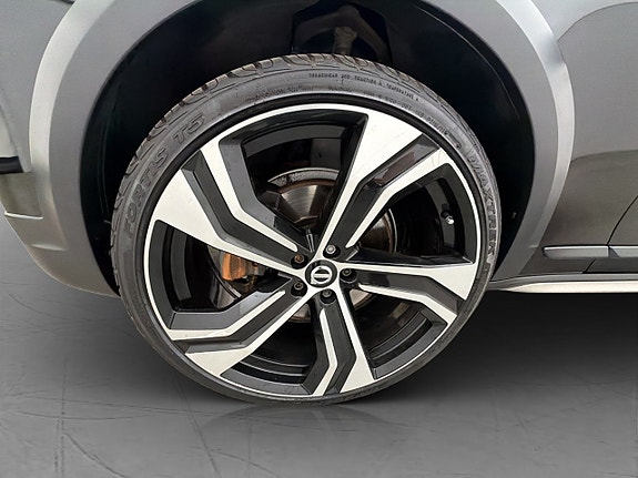 Volvo V90 Cross Country 10 of 30