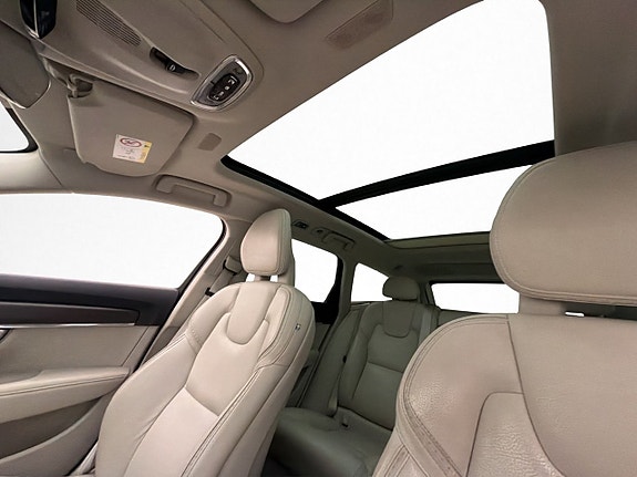 Volvo V90 Cross Country 24 of 30
