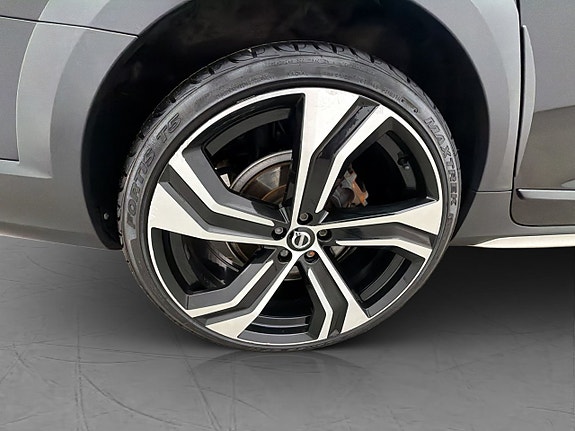 Volvo V90 Cross Country 12 of 30