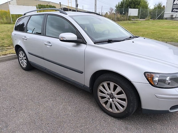 Volvo V50 3 of 10