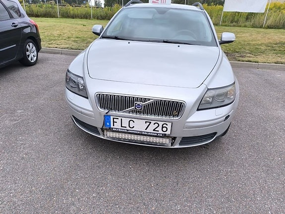 Volvo V50 2 of 10