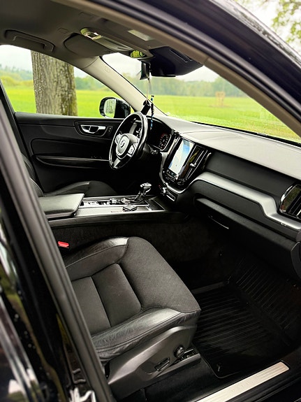 Volvo XC60 8 of 11