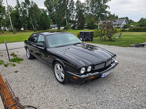 Jaguar XJR 2 of 10