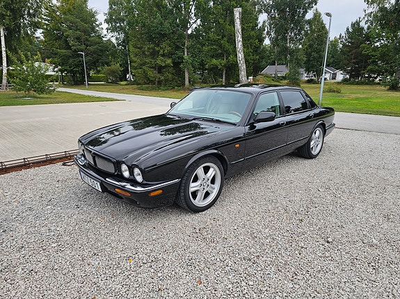 Jaguar XJR 3 of 10