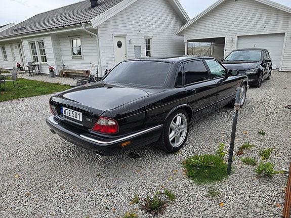 Jaguar XJR 5 of 10