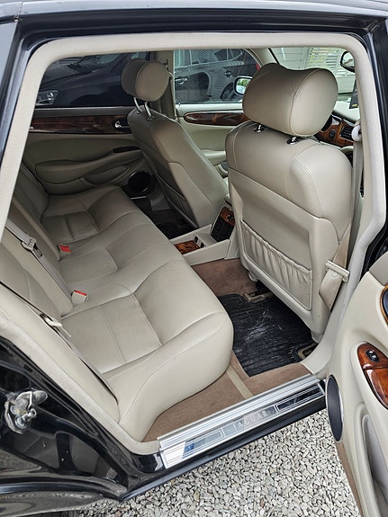 Jaguar XJR 9 of 10