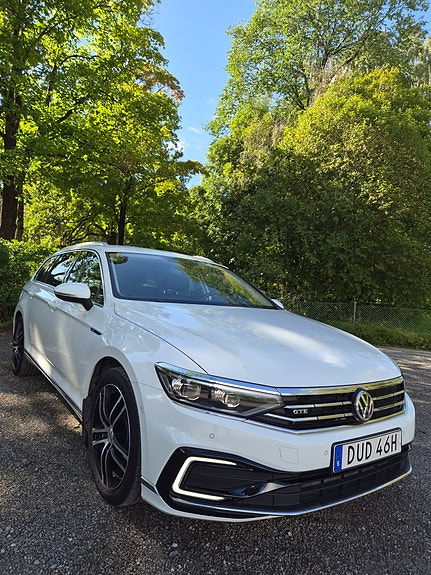 Volkswagen Passat 2 of 13