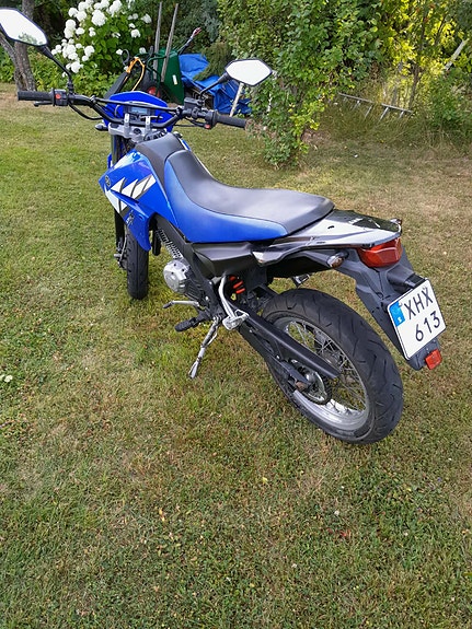 Yamaha XT125x 4 of 6