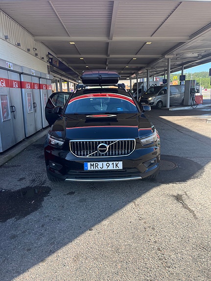 Volvo XC40 2 of 5