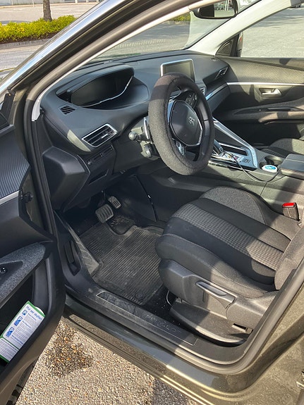 Peugeot 3008 4 of 6