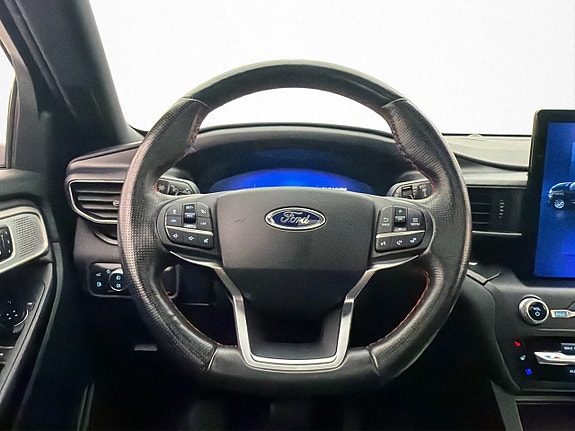 Ford Explorer 15 of 30