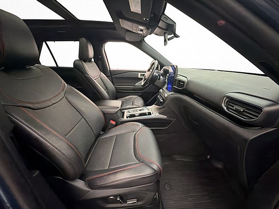 Ford Explorer 16 of 30