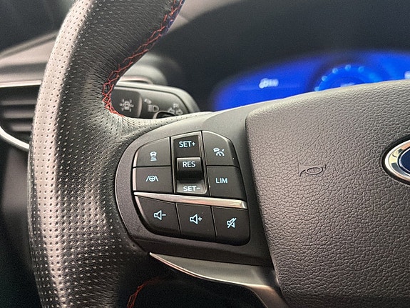 Ford Explorer 21 of 30