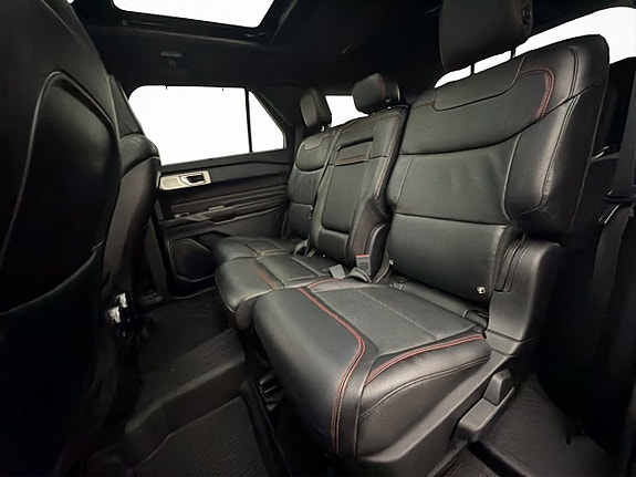 Ford Explorer 19 of 30