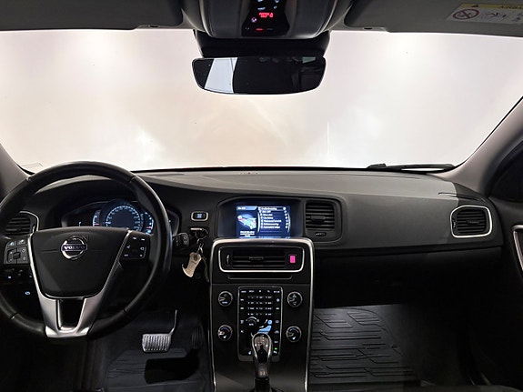 Volvo V60 12 of 16