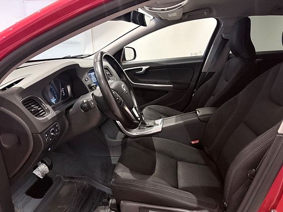 Volvo V60 11 of 16