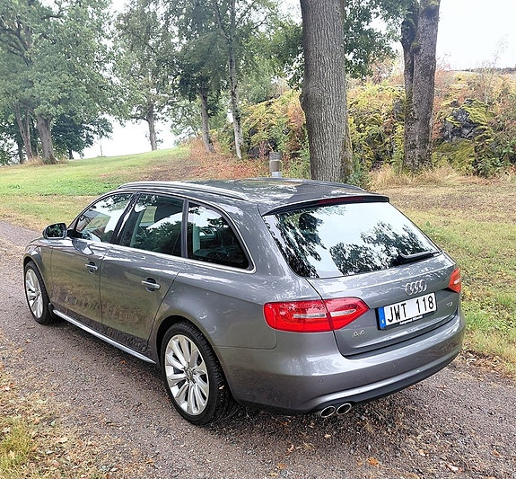 Audi A4 5 of 17
