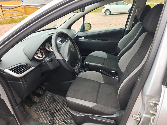 Peugeot 207 5 of 13