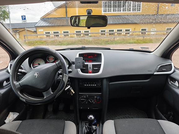 Peugeot 207 9 of 13